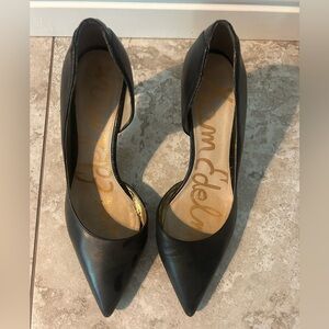 Black pointed toe high heel pump